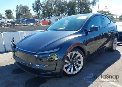 2026 Tesla Model Y Long Range Dual Motor All-Wheel Drive/Long Range Launch Series from USA, damaged, VIN 7SAYGDEE4TF335586